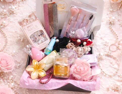 1 Surprise Box ” Adult Women” 15 Pieces